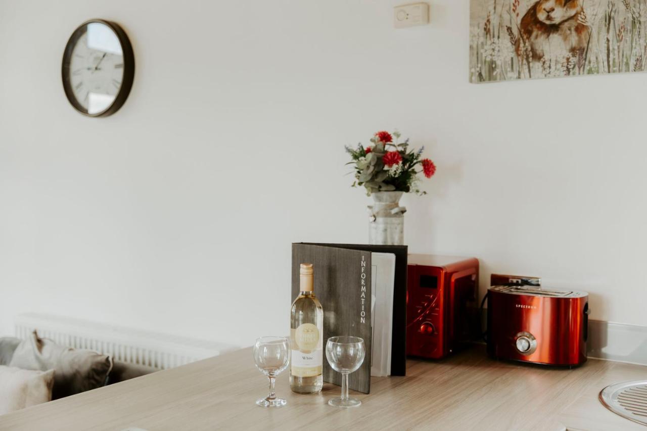 Fairview Farm Holiday Accommodation 14 Luxury Lodges, Cabins, Dog Friendly, Suitable For Couples, Families And Groups, Wedding Guests , Corporate Events, Sleeps 2-65 Guests In Ravenshead, Nottingham Near Sherwood Forest, Set In 88 Acres Exterior photo