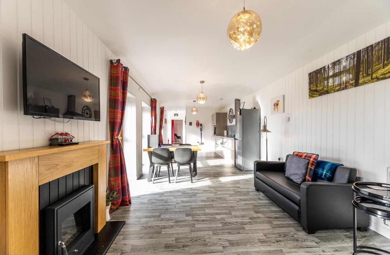 Fairview Farm Holiday Accommodation 14 Luxury Lodges, Cabins, Dog Friendly, Suitable For Couples, Families And Groups, Wedding Guests , Corporate Events, Sleeps 2-65 Guests In Ravenshead, Nottingham Near Sherwood Forest, Set In 88 Acres Exterior photo