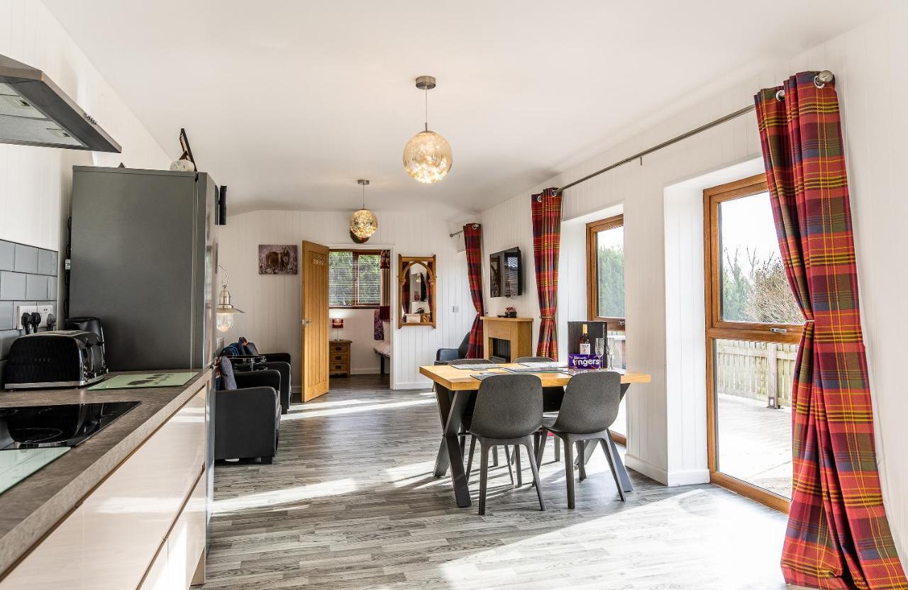 Fairview Farm Holiday Accommodation 14 Luxury Lodges, Cabins, Dog Friendly, Suitable For Couples, Families And Groups, Wedding Guests , Corporate Events, Sleeps 2-65 Guests In Ravenshead, Nottingham Near Sherwood Forest, Set In 88 Acres Exterior photo
