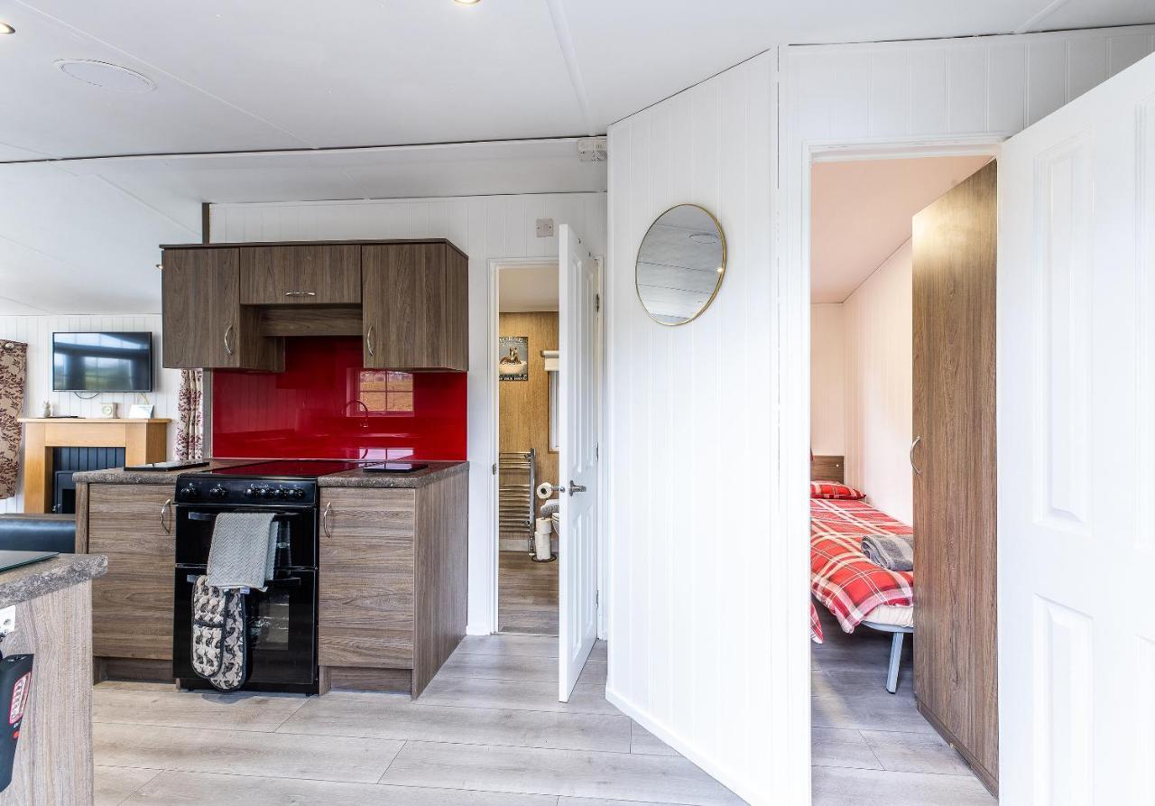 Fairview Farm Holiday Accommodation 14 Luxury Lodges, Cabins, Dog Friendly, Suitable For Couples, Families And Groups, Wedding Guests , Corporate Events, Sleeps 2-65 Guests In Ravenshead, Nottingham Near Sherwood Forest, Set In 88 Acres Exterior photo