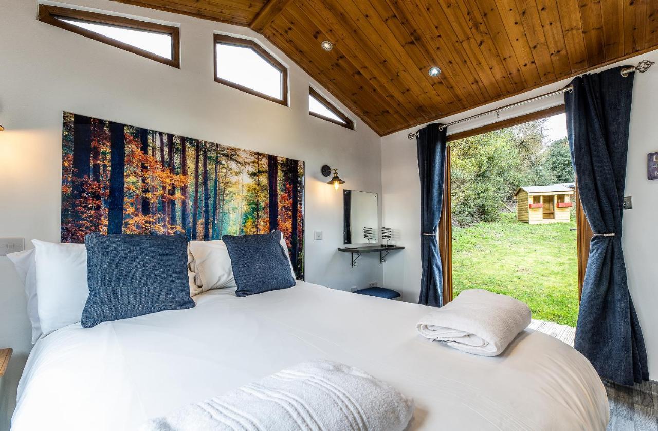 Fairview Farm Holiday Accommodation 14 Luxury Lodges, Cabins, Dog Friendly, Suitable For Couples, Families And Groups, Wedding Guests , Corporate Events, Sleeps 2-65 Guests In Ravenshead, Nottingham Near Sherwood Forest, Set In 88 Acres Exterior photo