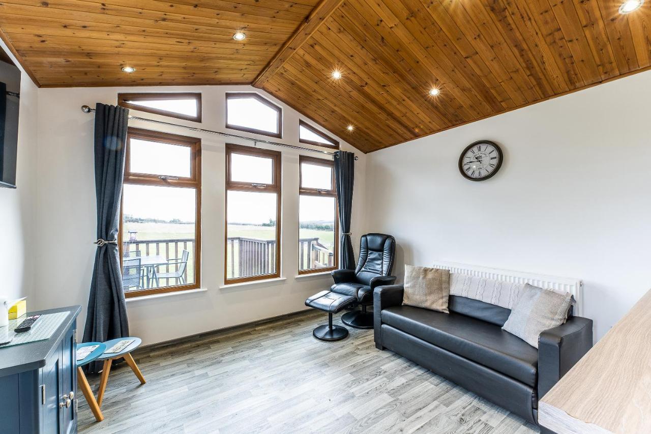 Fairview Farm Holiday Accommodation 14 Luxury Lodges, Cabins, Dog Friendly, Suitable For Couples, Families And Groups, Wedding Guests , Corporate Events, Sleeps 2-65 Guests In Ravenshead, Nottingham Near Sherwood Forest, Set In 88 Acres Exterior photo