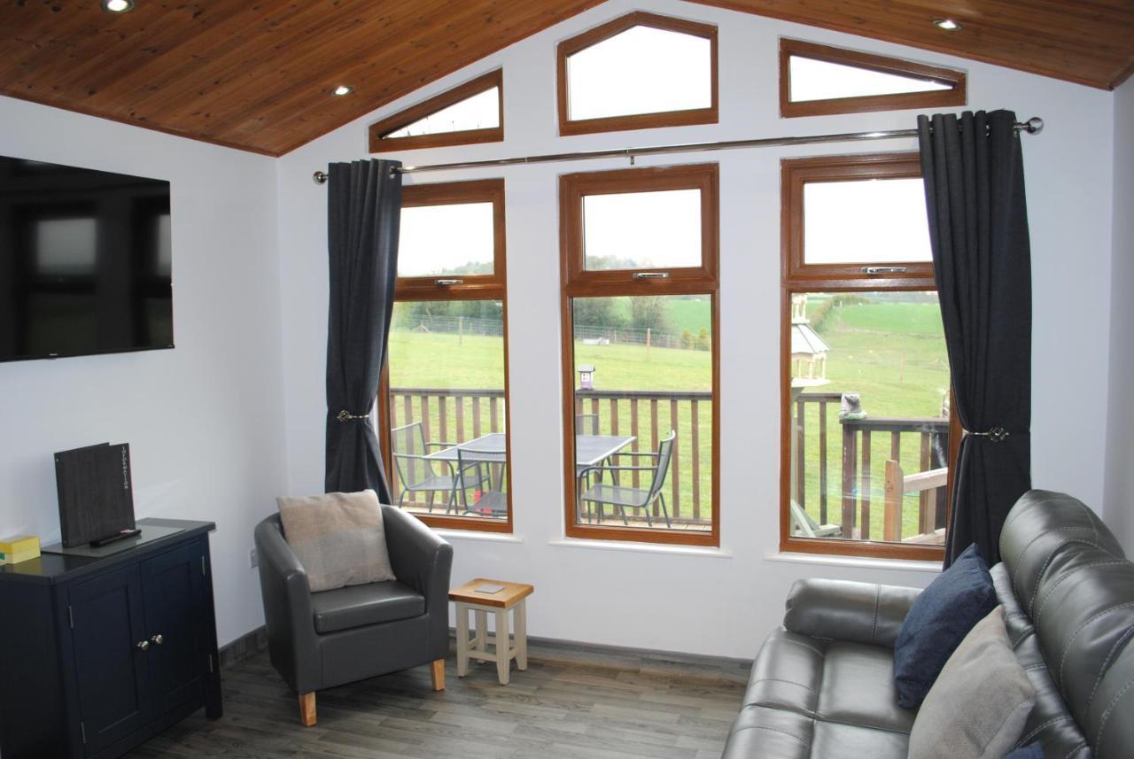 Fairview Farm Holiday Accommodation 14 Luxury Lodges, Cabins, Dog Friendly, Suitable For Couples, Families And Groups, Wedding Guests , Corporate Events, Sleeps 2-65 Guests In Ravenshead, Nottingham Near Sherwood Forest, Set In 88 Acres Exterior photo