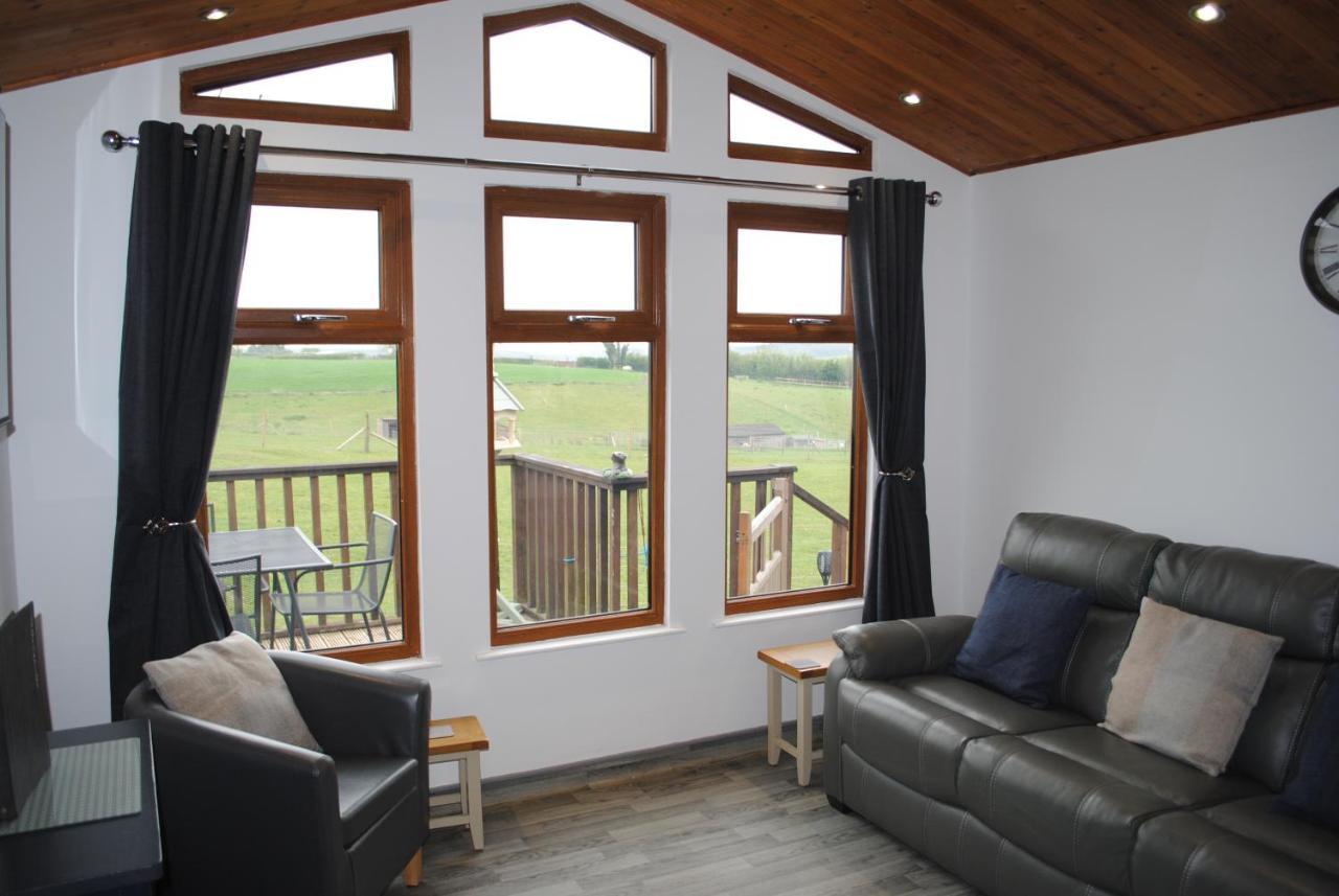 Fairview Farm Holiday Accommodation 14 Luxury Lodges, Cabins, Dog Friendly, Suitable For Couples, Families And Groups, Wedding Guests , Corporate Events, Sleeps 2-65 Guests In Ravenshead, Nottingham Near Sherwood Forest, Set In 88 Acres Exterior photo