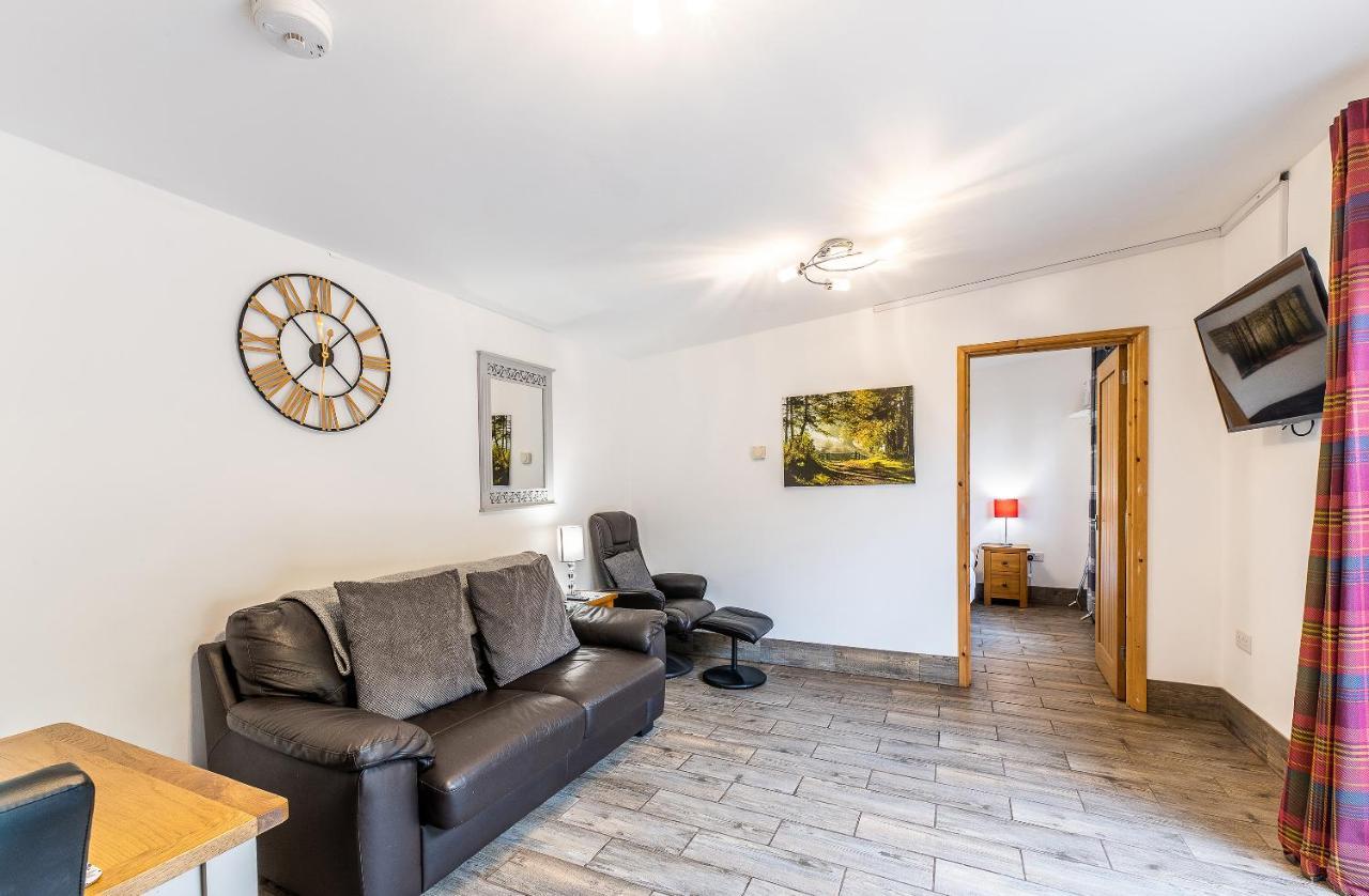 Fairview Farm Holiday Accommodation 14 Luxury Lodges, Cabins, Dog Friendly, Suitable For Couples, Families And Groups, Wedding Guests , Corporate Events, Sleeps 2-65 Guests In Ravenshead, Nottingham Near Sherwood Forest, Set In 88 Acres Exterior photo