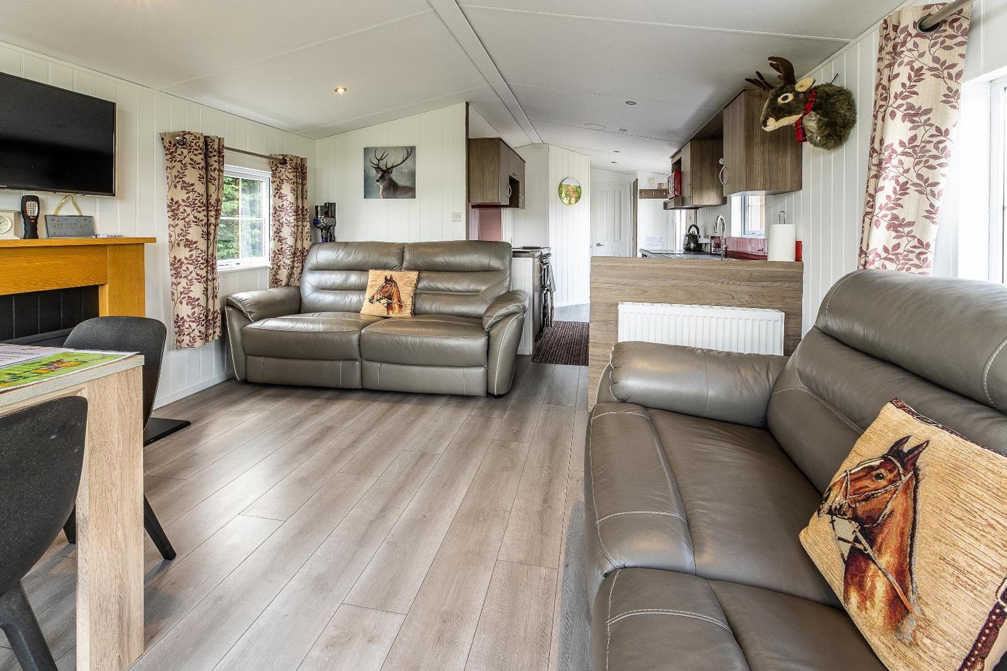 Fairview Farm Holiday Accommodation 14 Luxury Lodges, Cabins, Dog Friendly, Suitable For Couples, Families And Groups, Wedding Guests , Corporate Events, Sleeps 2-65 Guests In Ravenshead, Nottingham Near Sherwood Forest, Set In 88 Acres Exterior photo