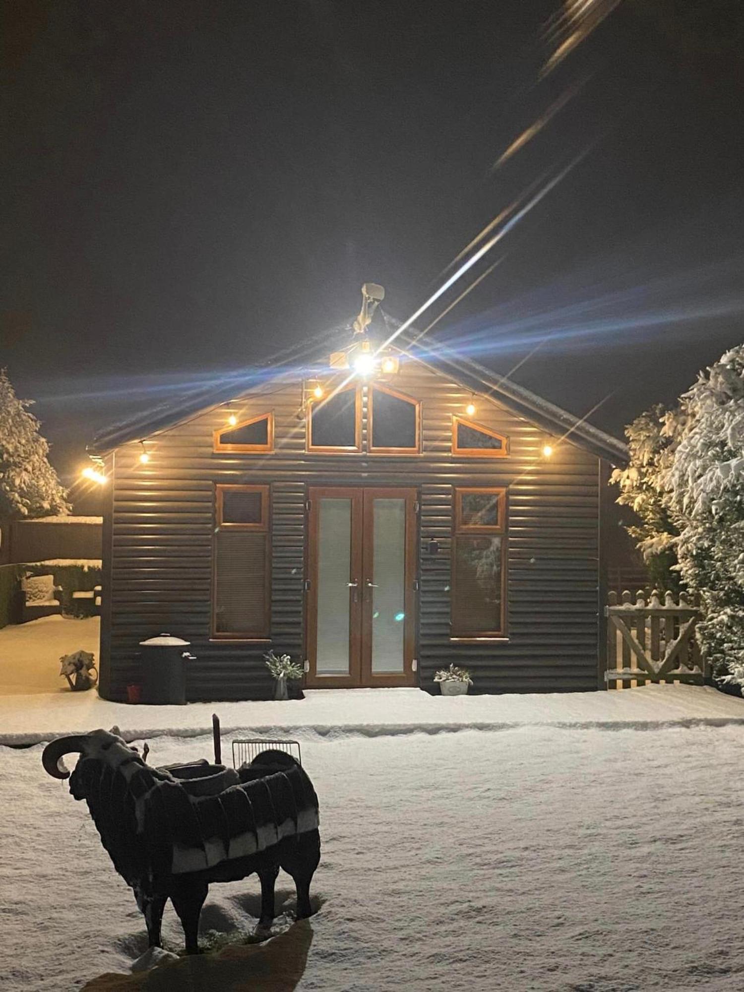 Fairview Farm Holiday Accommodation 14 Luxury Lodges, Cabins, Dog Friendly, Suitable For Couples, Families And Groups, Wedding Guests , Corporate Events, Sleeps 2-65 Guests In Ravenshead, Nottingham Near Sherwood Forest, Set In 88 Acres Exterior photo