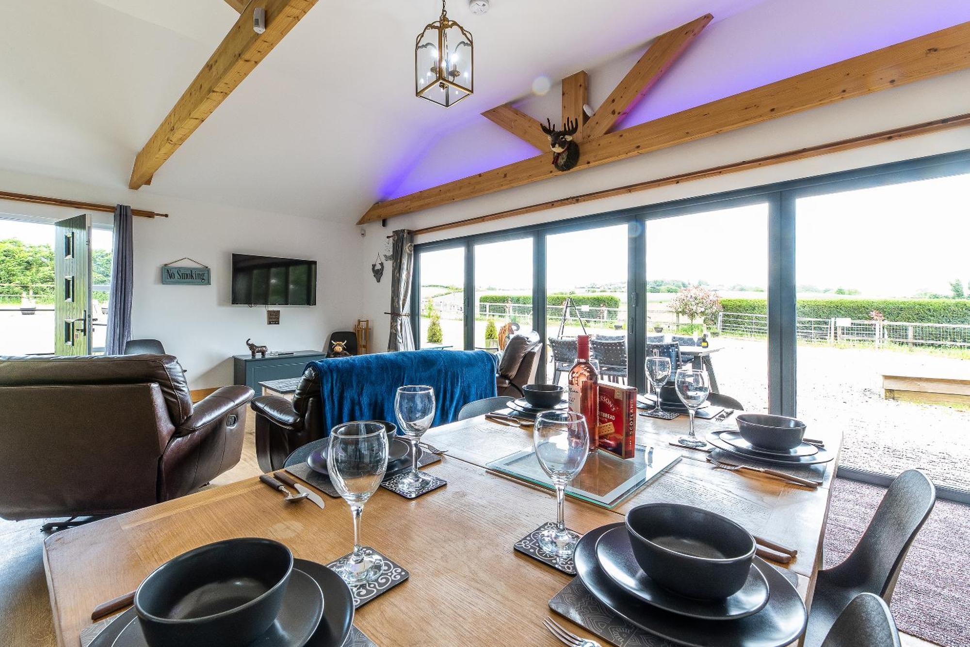 Fairview Farm Holiday Accommodation 14 Luxury Lodges, Cabins, Dog Friendly, Suitable For Couples, Families And Groups, Wedding Guests , Corporate Events, Sleeps 2-65 Guests In Ravenshead, Nottingham Near Sherwood Forest, Set In 88 Acres Exterior photo