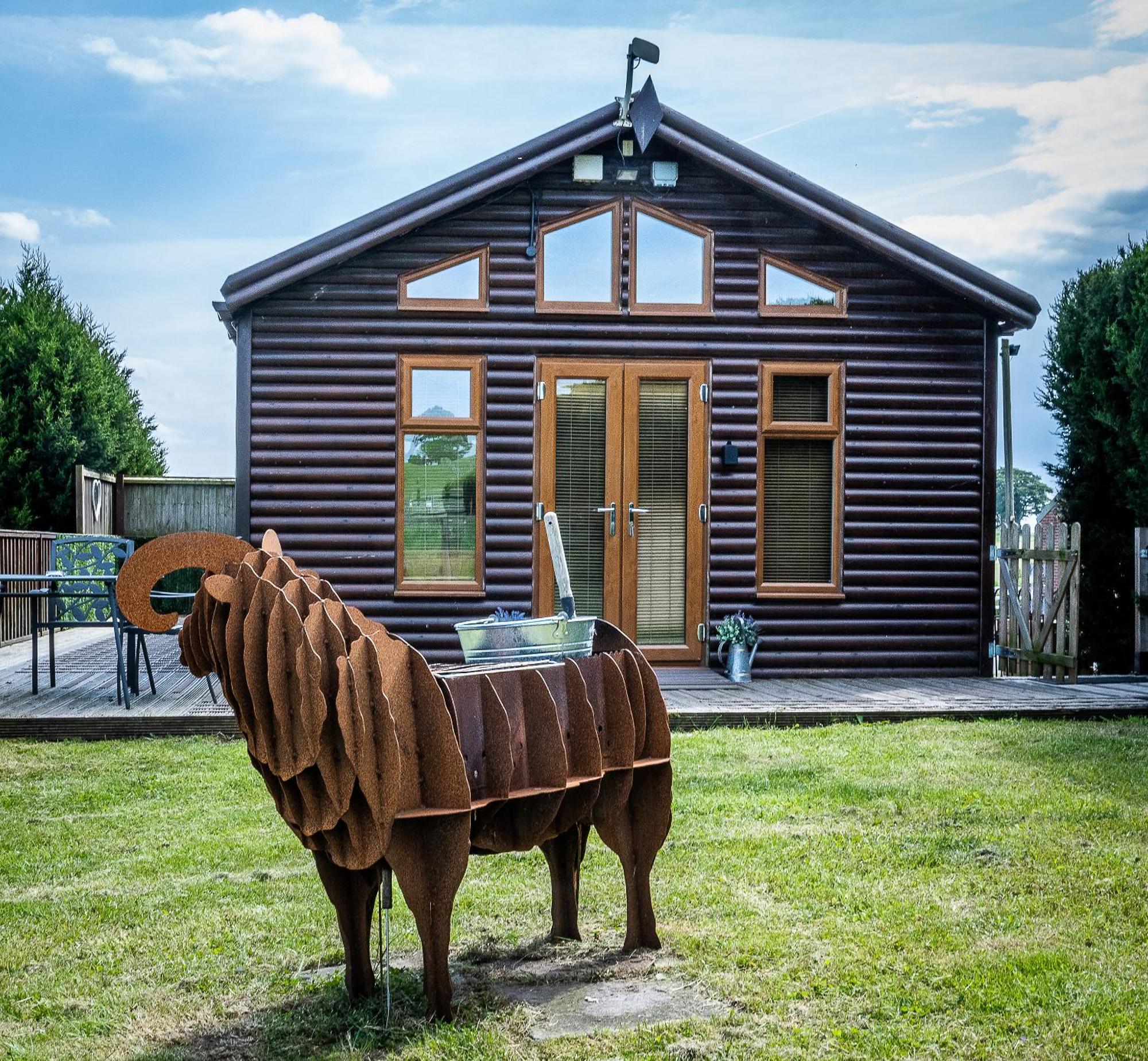 Fairview Farm Holiday Accommodation 14 Luxury Lodges, Cabins, Dog Friendly, Suitable For Couples, Families And Groups, Wedding Guests , Corporate Events, Sleeps 2-65 Guests In Ravenshead, Nottingham Near Sherwood Forest, Set In 88 Acres Exterior photo